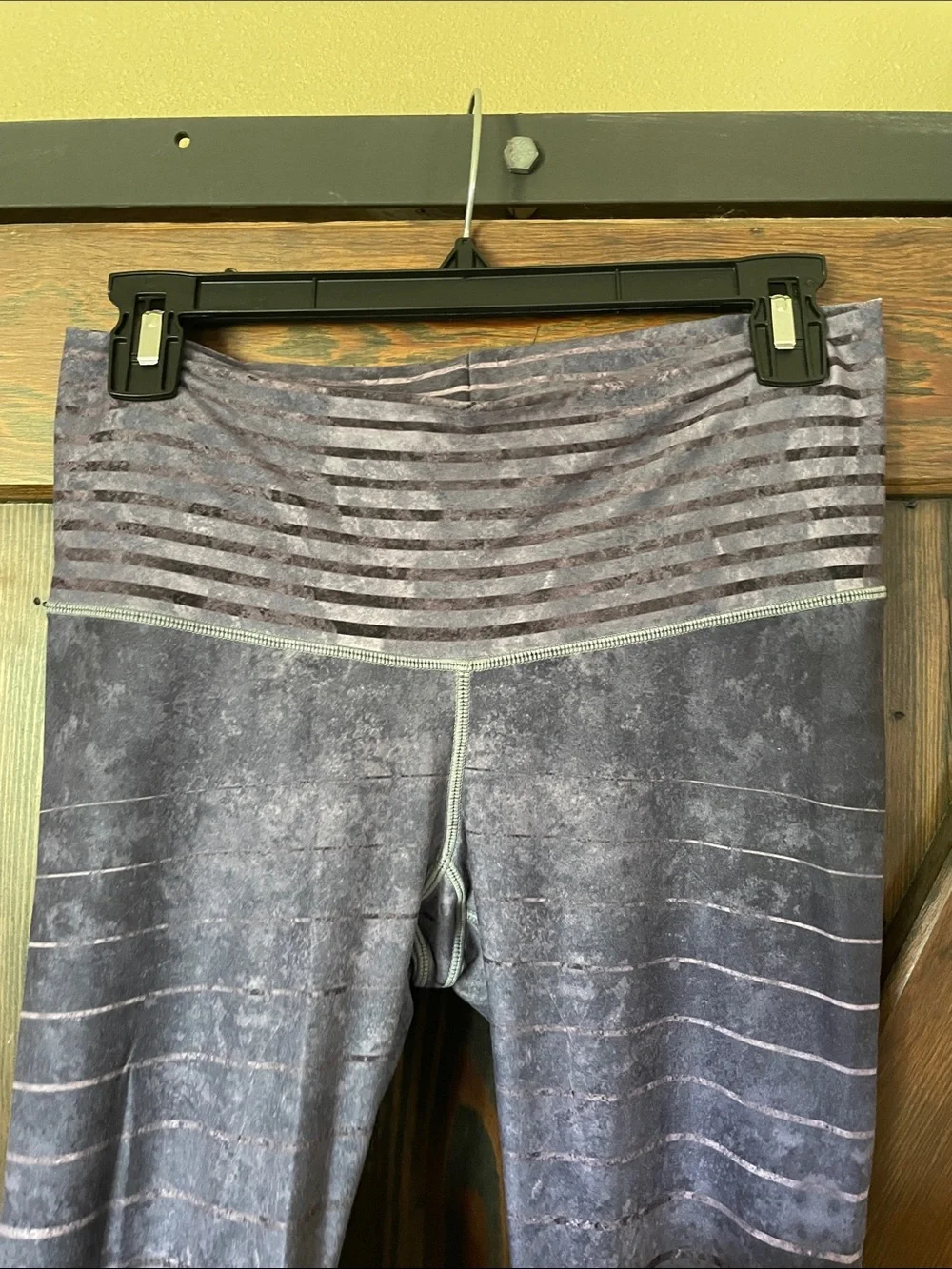 Mauve Strappy Sports Bra & Gray Striped Leggings Set